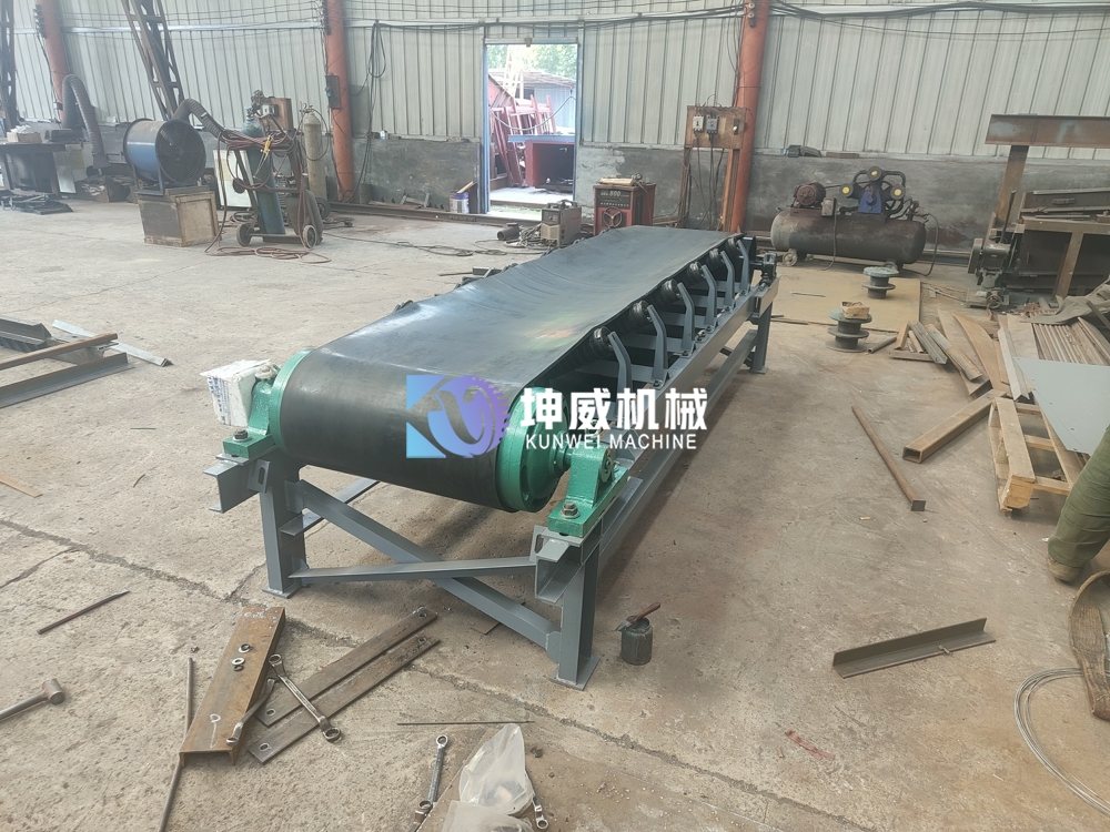 3米長(cháng)小型皮帶輸送機完成